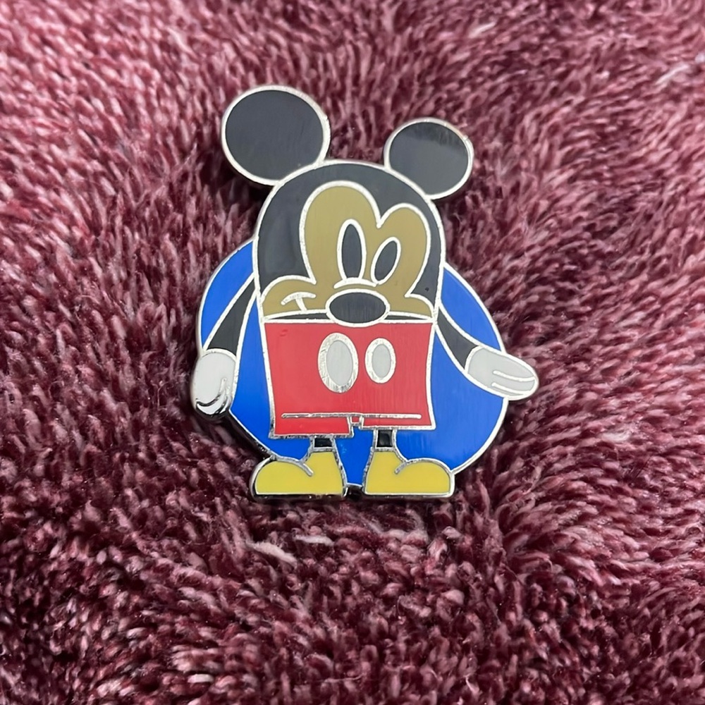 Mickey Mouse Limited Release Disney Pin Trading